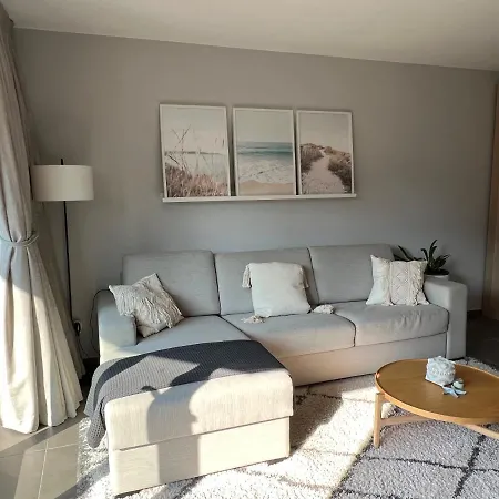 Appartement 4 P A 50 M De La *